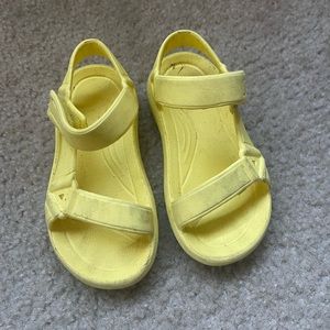 WONDER NATION SANDALS